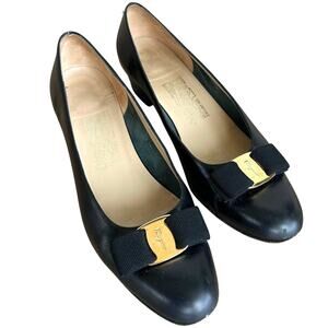 Salvatore Ferragamo Vara Black Leather Bow Block Heel Pump Made in Italy Vintage